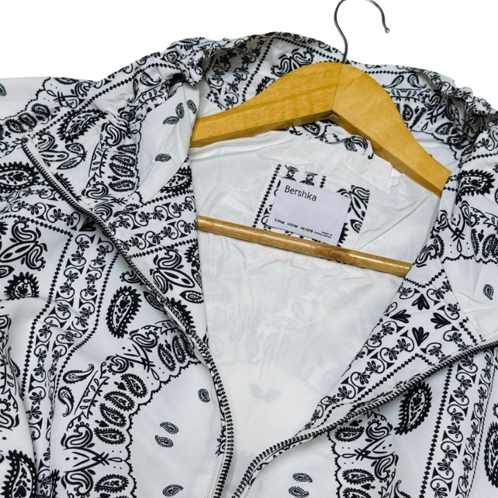 Short Patterned Jacket With Strap - Image 4