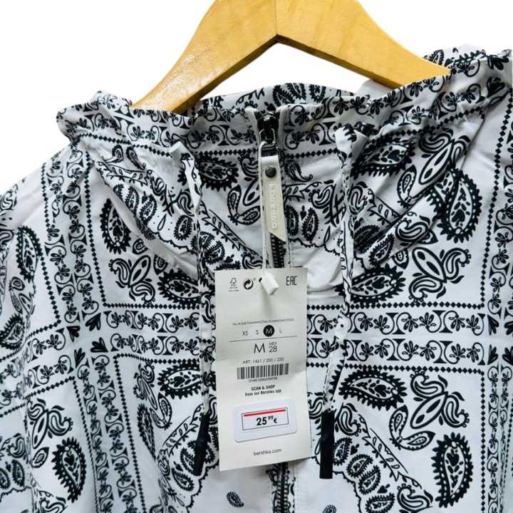 Short Patterned Jacket With Strap - Image 6